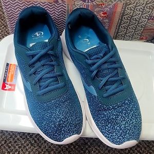 Athletic Works Tennis Shoes size 6 Memory Foam